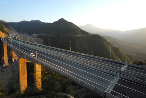 龙岩市龙岩大道高架桥（龙津大桥）及双永高速龙岩北互通连接线工程BT项目.jpg